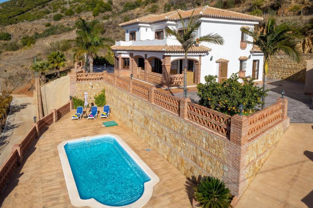 Basen w obiekcie Villa Biznaga by Villa Plus lub w pobliżu