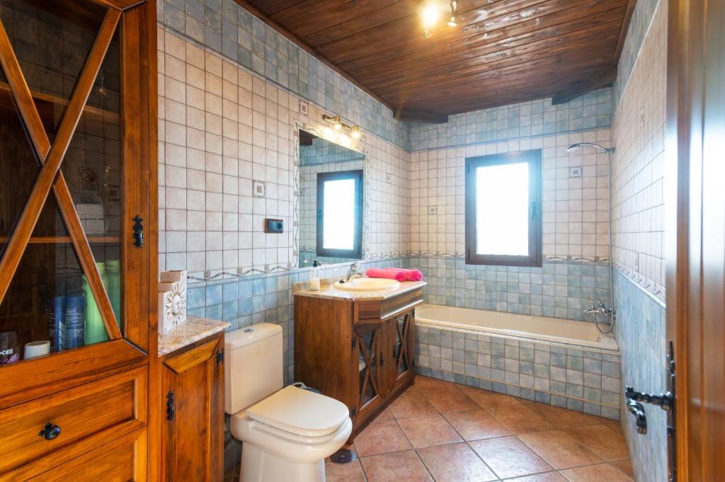 Łazienka w obiekcie Villa Biznaga by Villa Plus