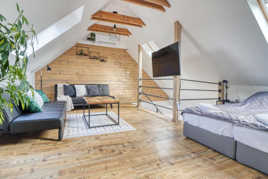 Posteľ alebo postele v izbe v ubytovaní ZenLoft Apartman