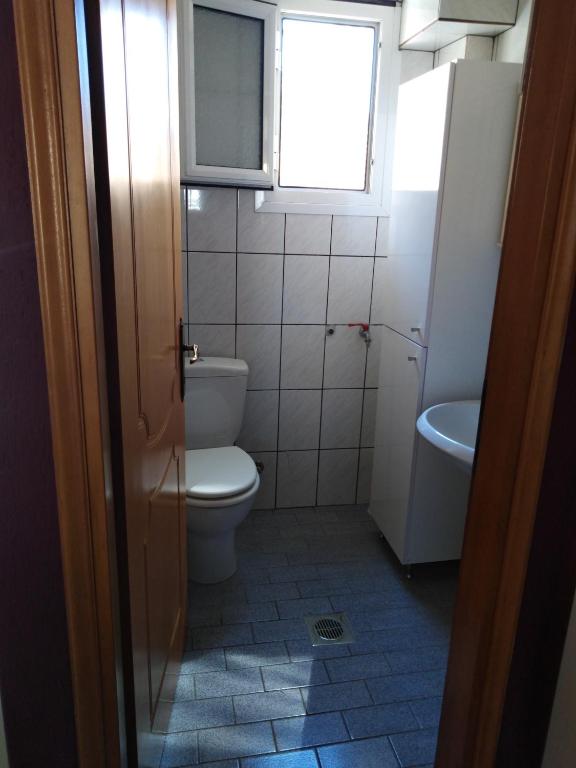 Koupelna v ubytování Loukia's Home
