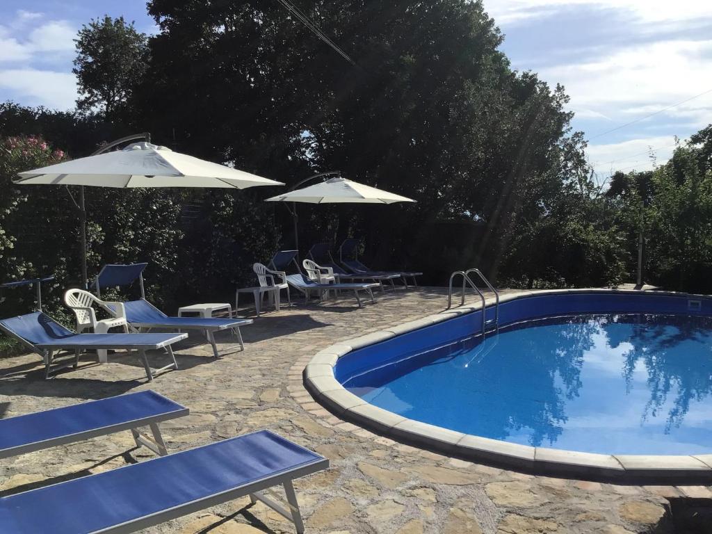 The swimming pool at or close to Valdipetrina Appartamenti