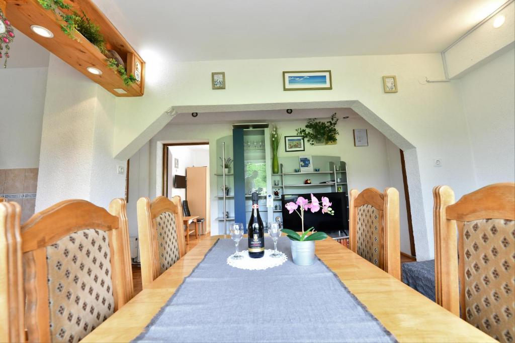 Televízia a/alebo spoločenská miestnosť v ubytovaní Apartment Marija Zupan