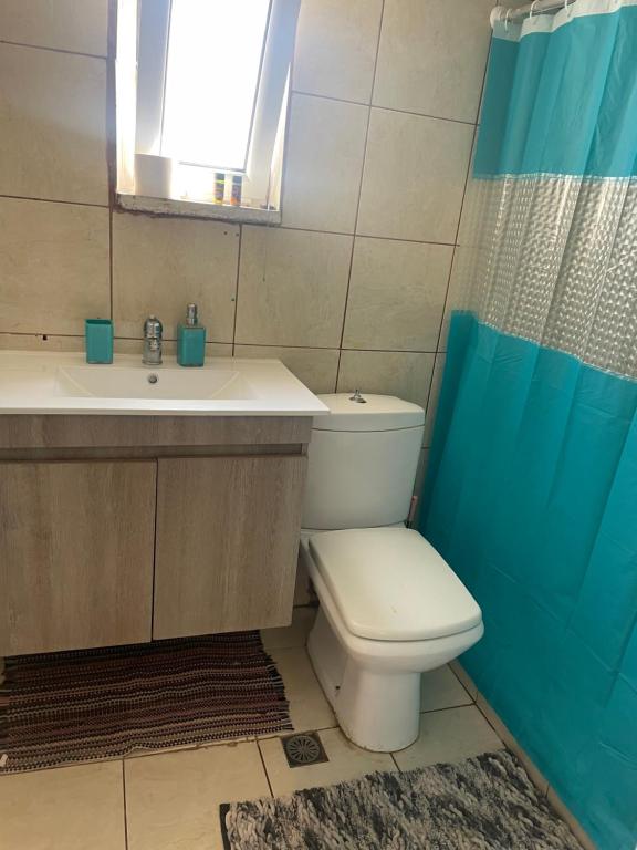A bathroom at Julies Studios