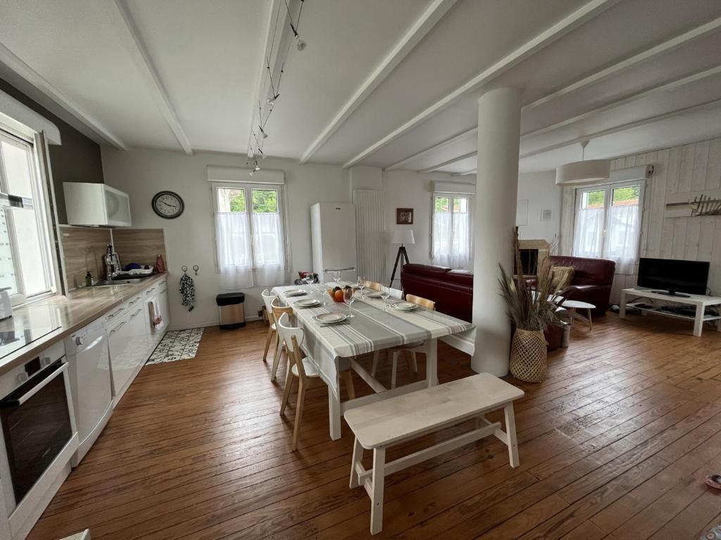a kitchen and dining room with a table and chairs at Maison Arcachon, 6 pièces, 9 personnes - FR-1-374-187 in Arcachon