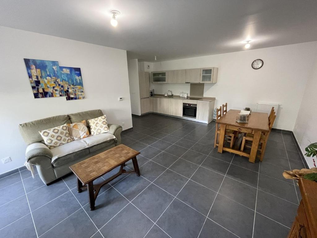a living room with a couch and a table at Appartement cosy pour 5 pers. à Arcachon avec balcon et équipements complets - FR-1-474-213 in Arcachon
