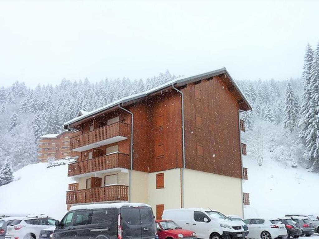 Obiekt Studio au pied de la télécabine avec balcon - FR-1-573-73 zimą
