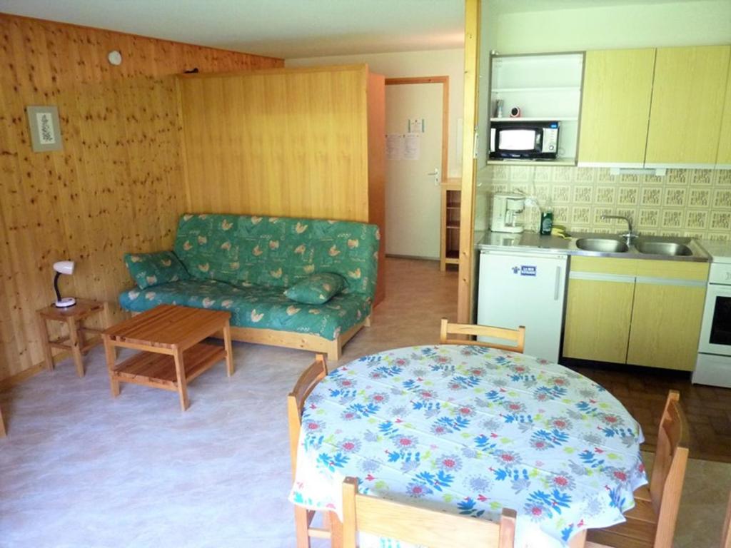 Zona d'estar a Appartement Saint-Jean-d'Aulps, 1 pièce, 4 personnes - FR-1-573-86