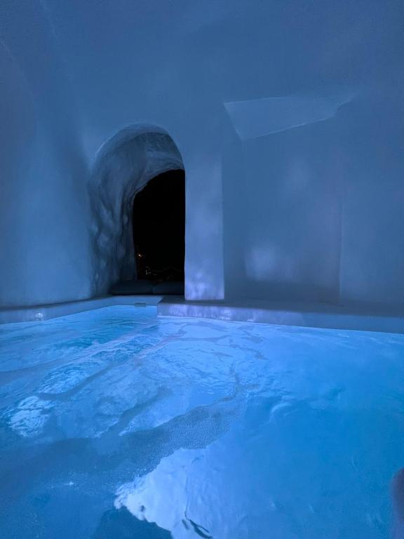 Fotografie z fotogalerie ubytování Oinos Luxury Suites Caldera v destinaci Oia