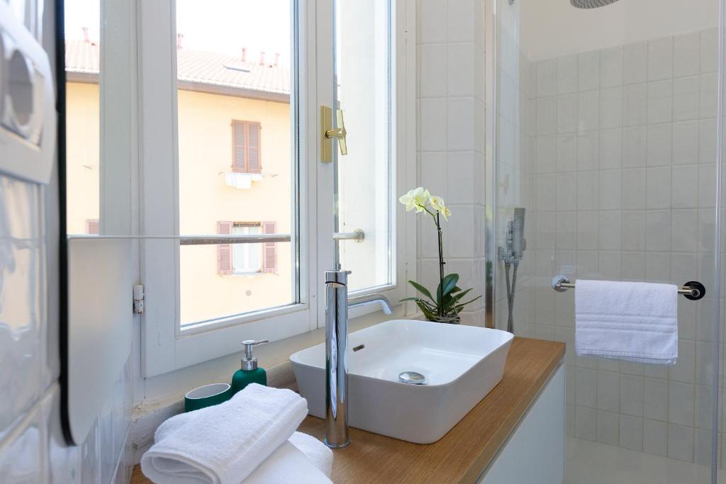 Łazienka w obiekcie Elegant and bright apartment, Milano Gerusalemme