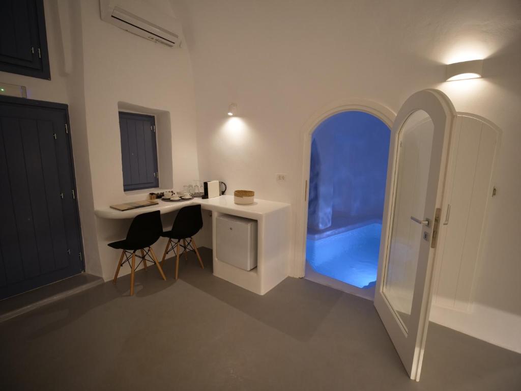 Fotografie z fotogalerie ubytování Oinos Luxury Suites Caldera v destinaci Oia