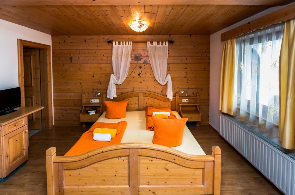 TV a/nebo společenská místnost v ubytování Haus Alpenblick