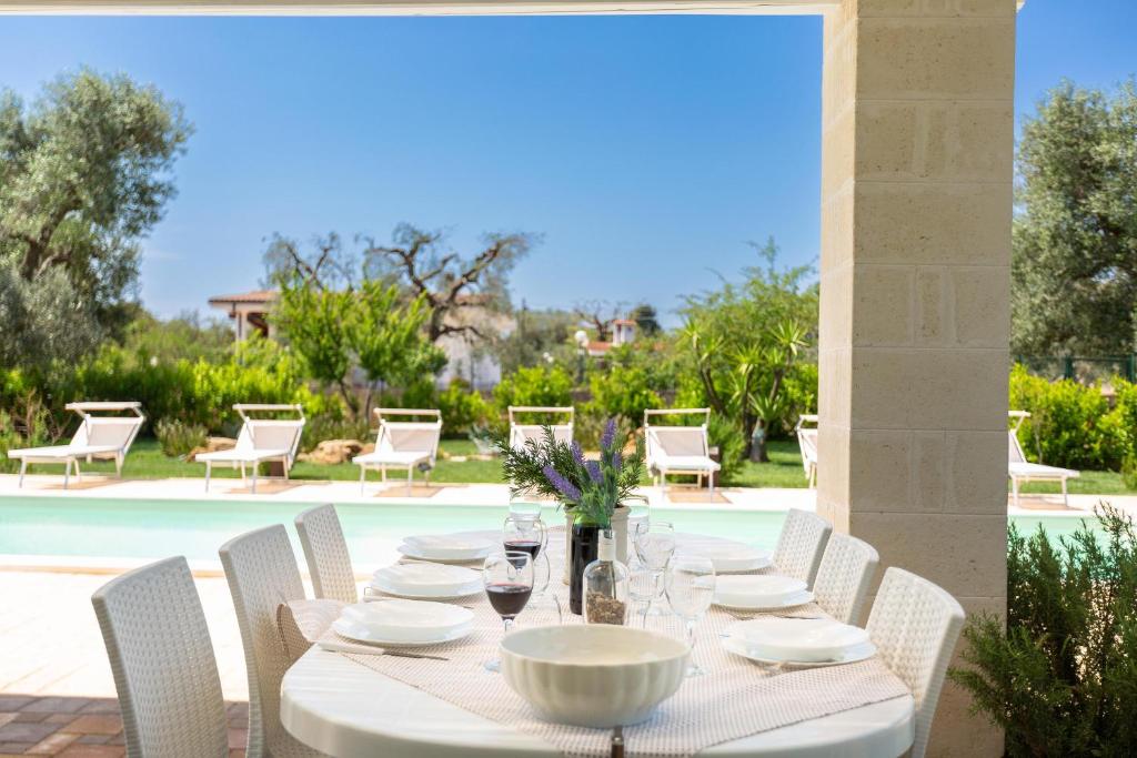 Basen w obiekcie Villa La Seta by Perle di Puglia lub w pobliżu