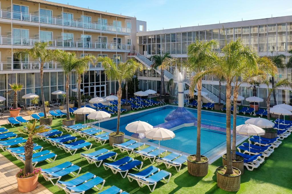 Piscina en o cerca de htop Platja Park #htopFun