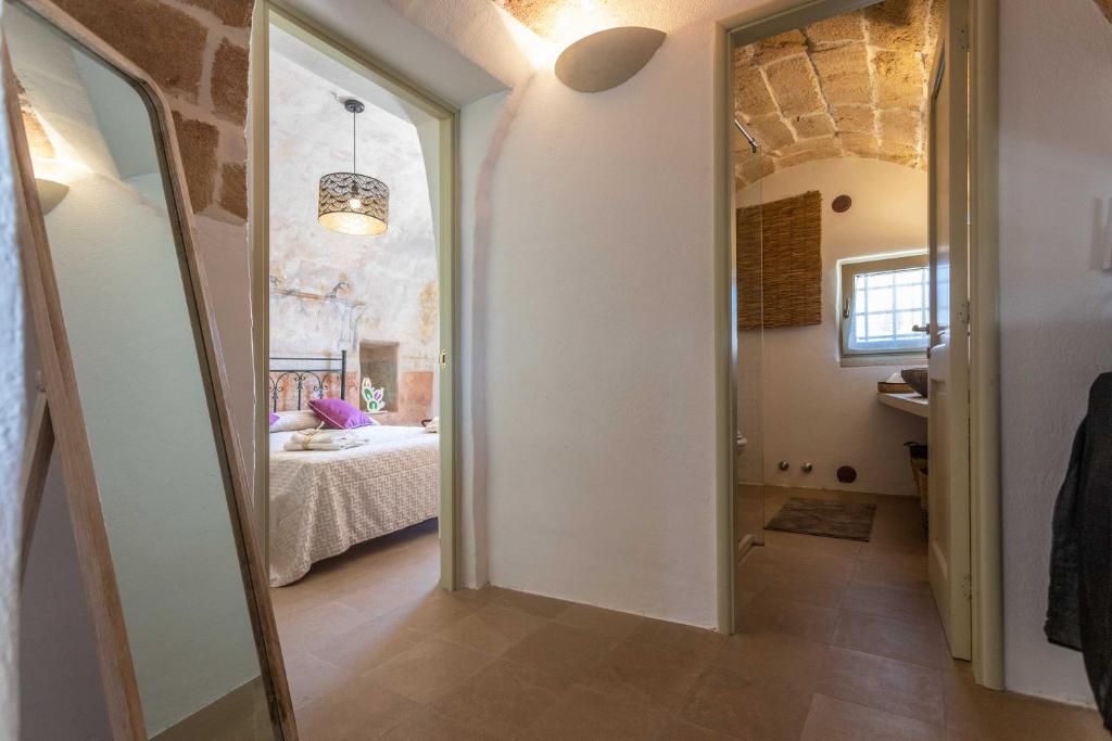 A bed or beds in a room at Dimora la Pinta ‘700