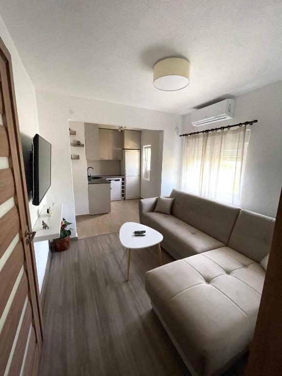 a living room with a couch and a table at Apartman Misovic in Herceg-Novi
