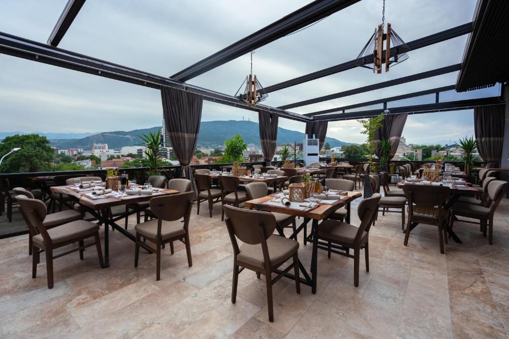 Nespecifikovaný výhled na hory nebo výhled na hory při pohledu z hotelu