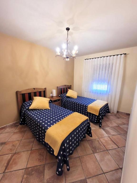 Postel nebo postele na pokoji v ubytování CASA RURAL SANTA AGUEDA
