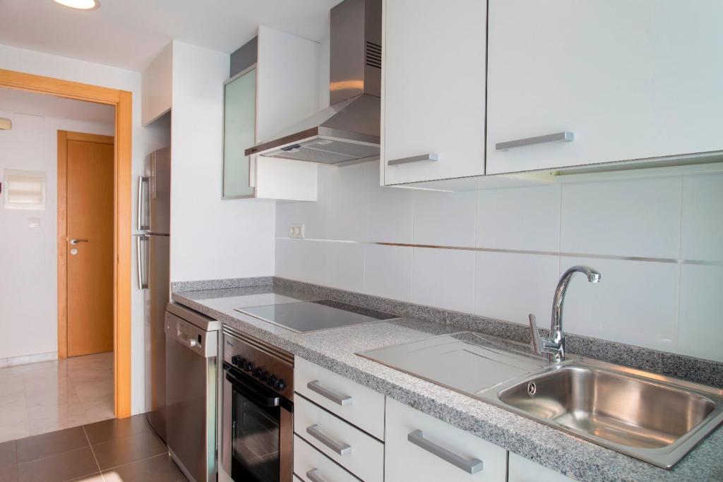 Apartamento soleado con terraza privada, Benidorm – Updated ...