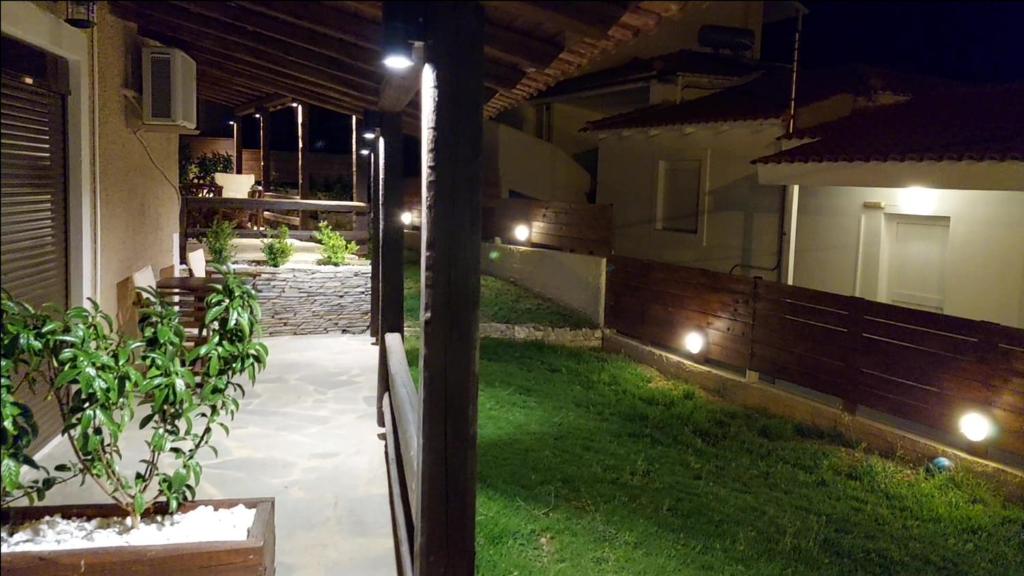 Ogród w obiekcie VAGGELIO Rooms 1