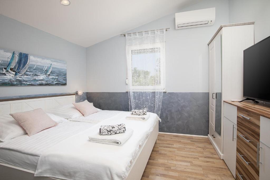 Postel nebo postele na pokoji v ubytování Holiday House Biloš