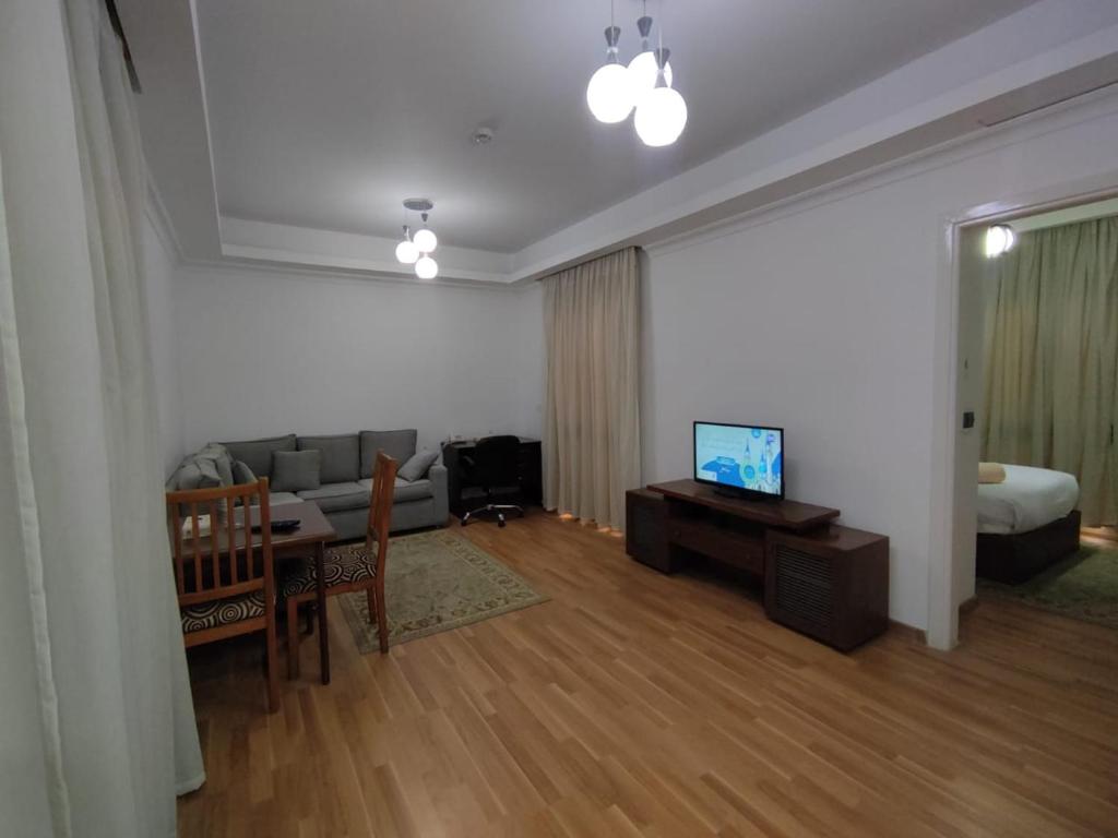 TV a/nebo společenská místnost v ubytování E-Just Hotel Borg El Arab