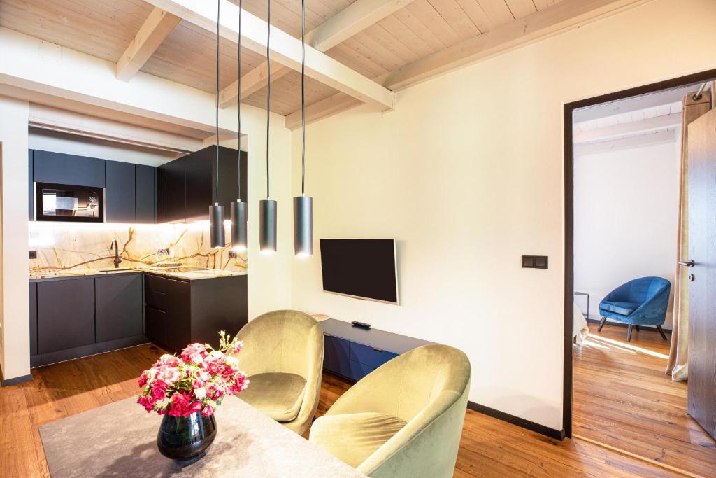 Televízia a/alebo spoločenská miestnosť v ubytovaní Kraidlhof Designapartment Veronika