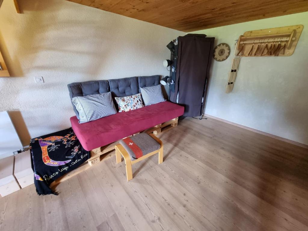 Posezení v ubytování Cute attic apartment in the heart of the mountains