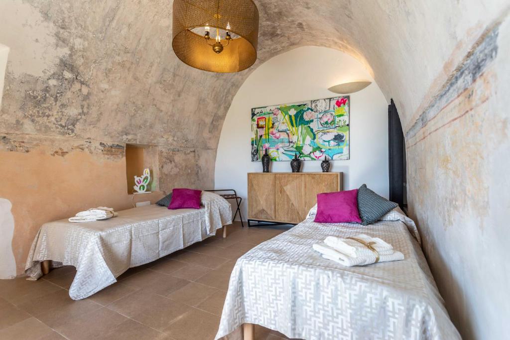 A bed or beds in a room at Dimora la Pinta ‘700