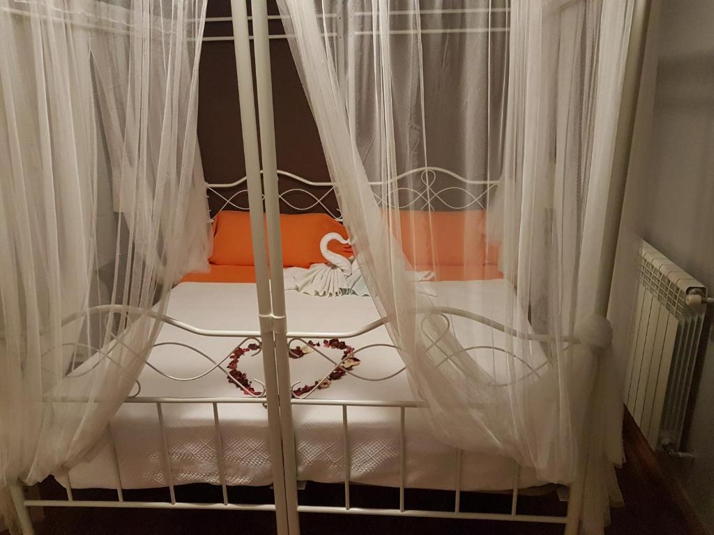A bed or beds in a room at el calero