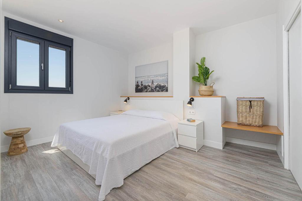 Postel nebo postele na pokoji v ubytování Chinchilla Apartment in Malaga by Solaga Holiday Homes