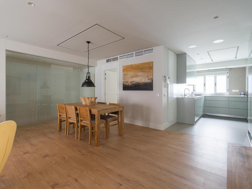 A kitchen or kitchenette at Luxury Bakus Canteras Beach