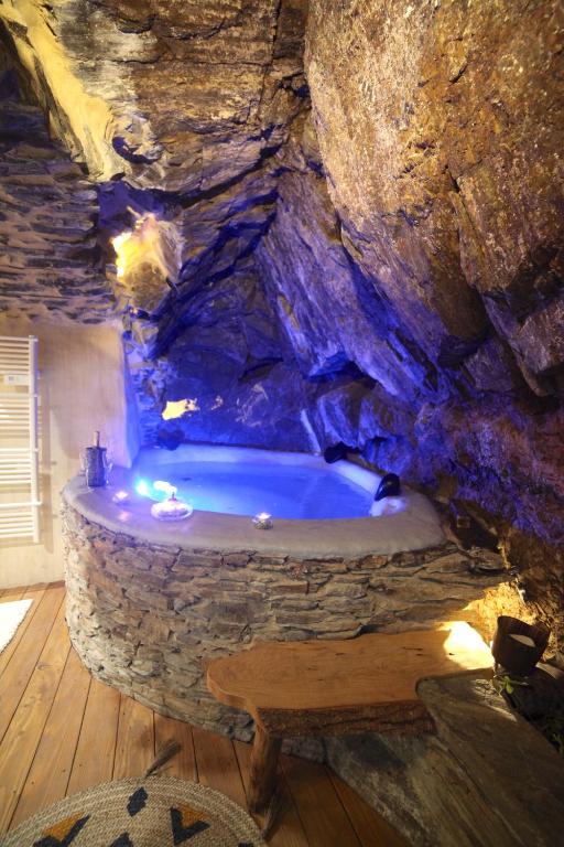 Zdjęcie z galerii obiektu The Ginkgo Collioure : Amazing Private Jacuzzi built in Rock, 20m from the Beach, A/C, WiFi, Patio... w mieście Collioure