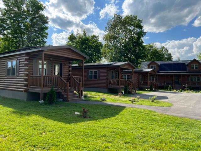 Lincoln Log Cabins - Family Room With Mountain View