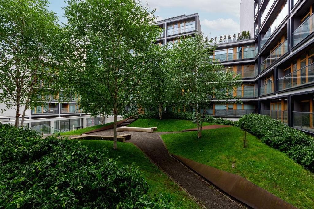 Vonkajšia záhrada v ubytovaní Kolejowa Apartments Warsaw by Noclegi Renters