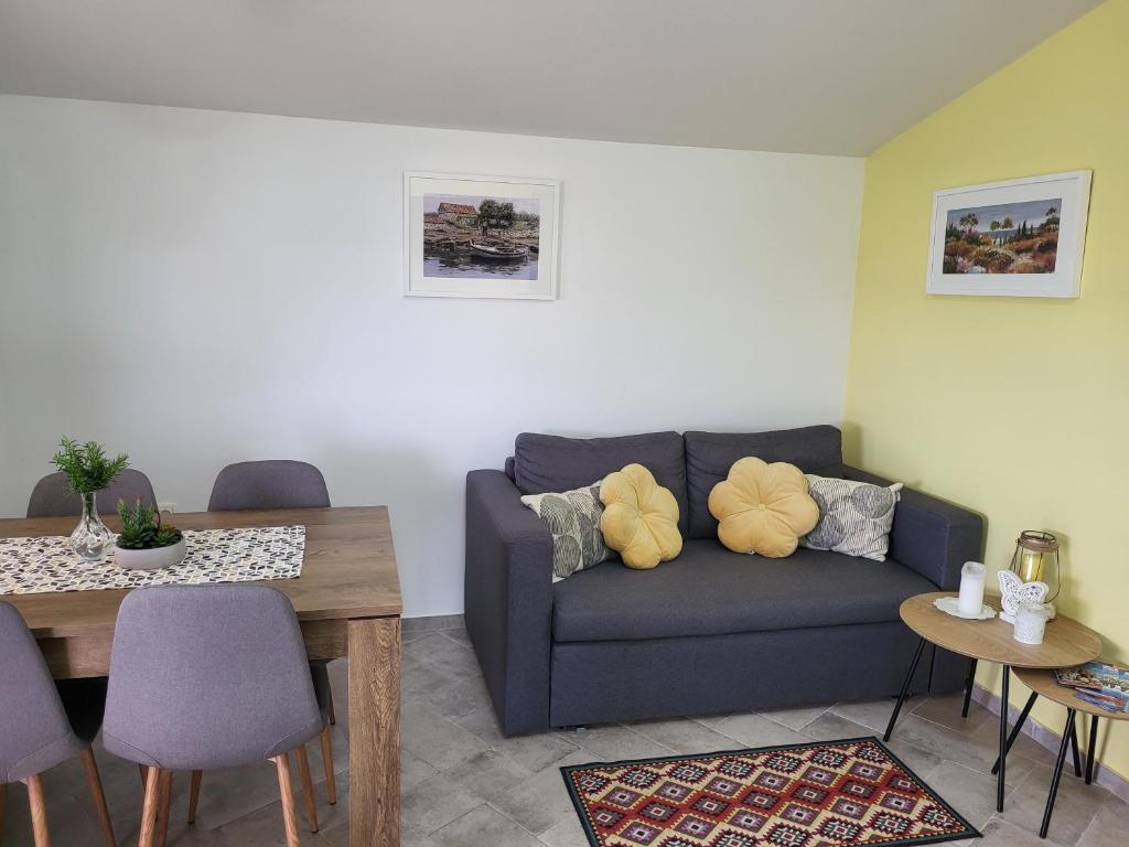 Posedenie v ubytovaní Apartment Pajo II