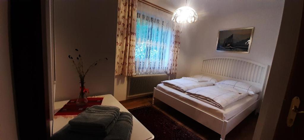 Postel nebo postele na pokoji v ubytování Am Kaltenbach - Spital am Semmering, Stuhleck