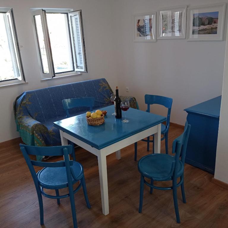 Posedenie v ubytovaní My Mediterranean Villa with Huge Garden and own Parking
