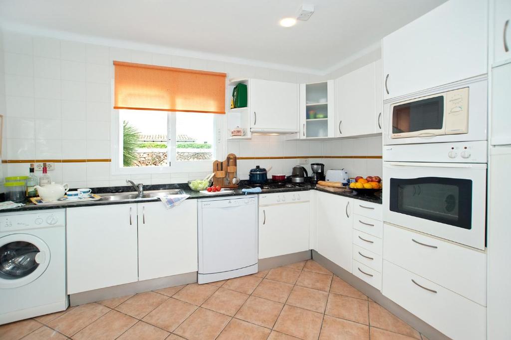 Kuchyň nebo kuchyňský kout v ubytování Villa Estribor by Villa Plus