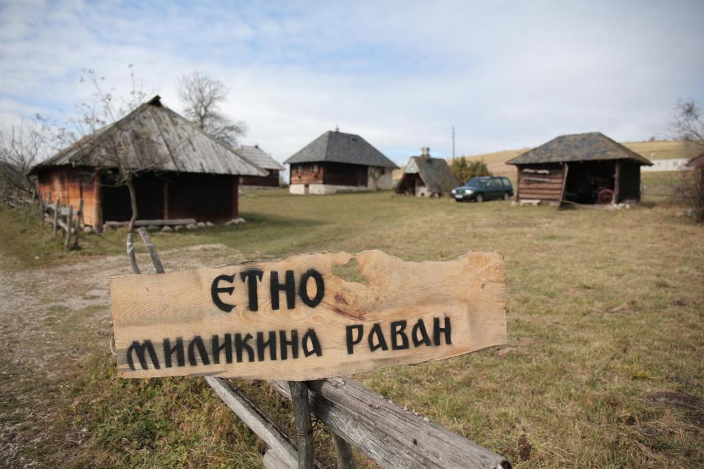 a sign that reads echo makhninka pakach in a field with at Ambar in Nova Varoš