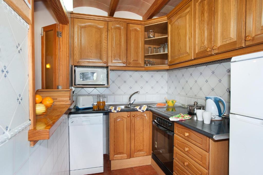 Kuchyň nebo kuchyňský kout v ubytování Villa Xanet by Villa Plus