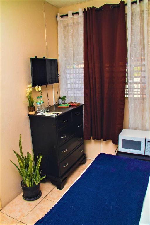 Postel nebo postele na pokoji v ubytování Eventuality B&B New Kingston