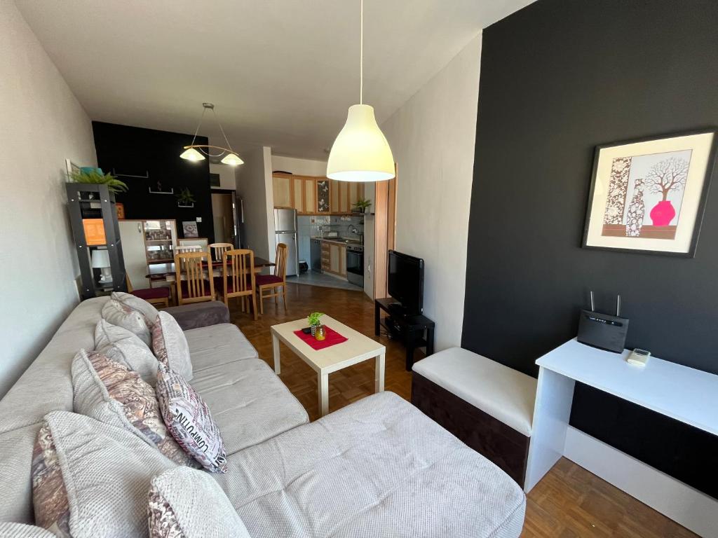 Mickitos Central Old Town Apartment - Housity