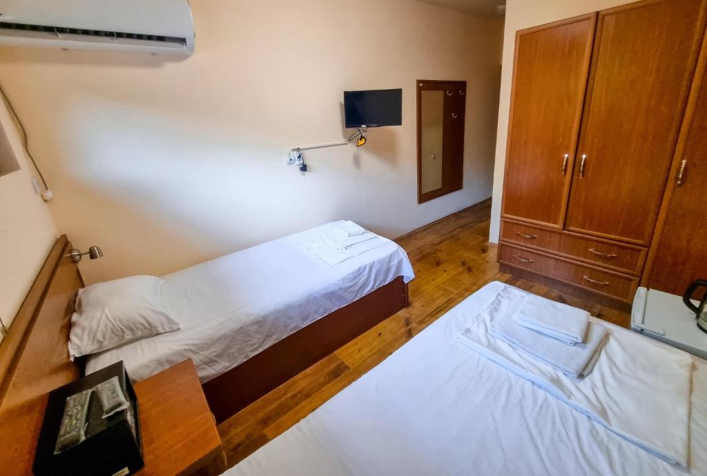 Postel nebo postele na pokoji v ubytování Mtirala National Park hotel ORBEZA