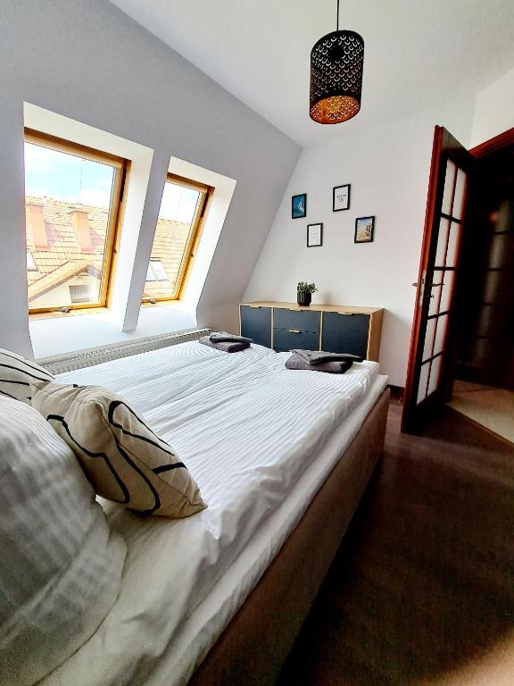 Posteľ alebo postele v izbe v ubytovaní OASIS APARTAMENT GIŻYCKO