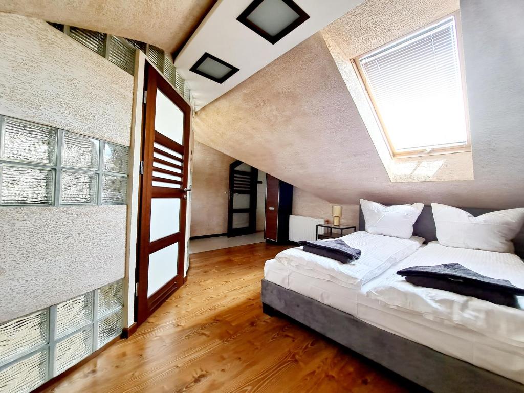 Posteľ alebo postele v izbe v ubytovaní OASIS APARTAMENT GIŻYCKO
