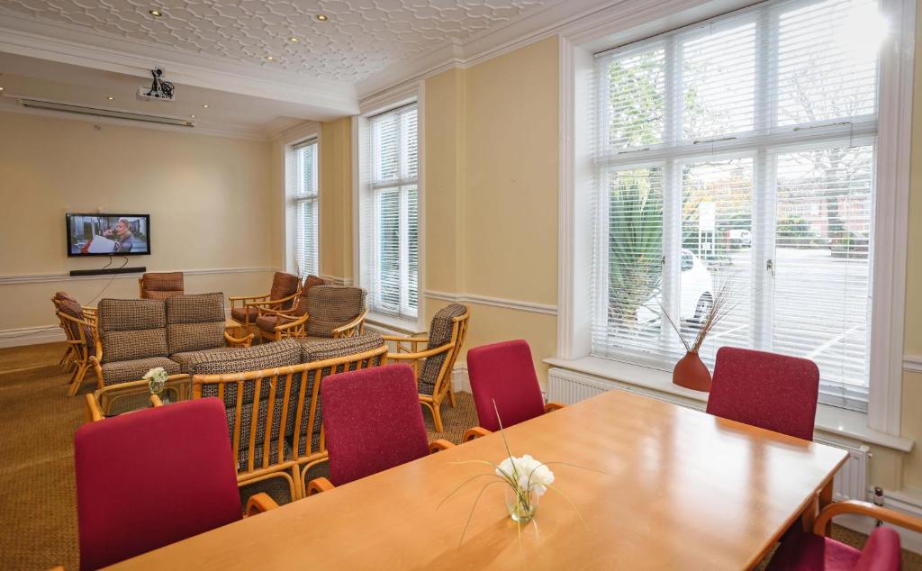 The Grove Hotel - Resim 42