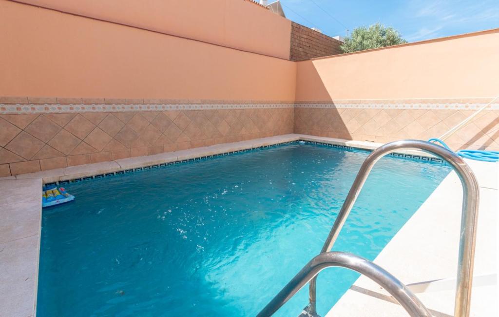 The swimming pool at or close to Casa Adrimar
