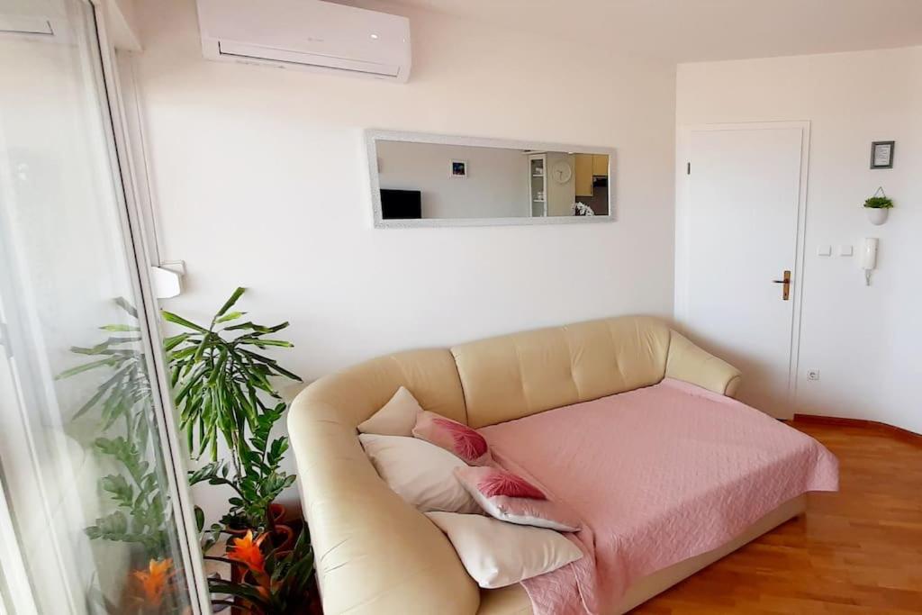 Uma área de estar em Apartment Summer Vibes Split