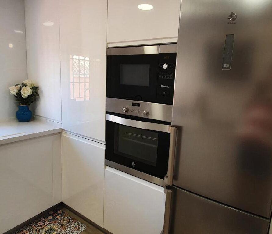 Kuchyňa alebo kuchynka v ubytovaní Cosy and Modern Apartment in Fuengirola