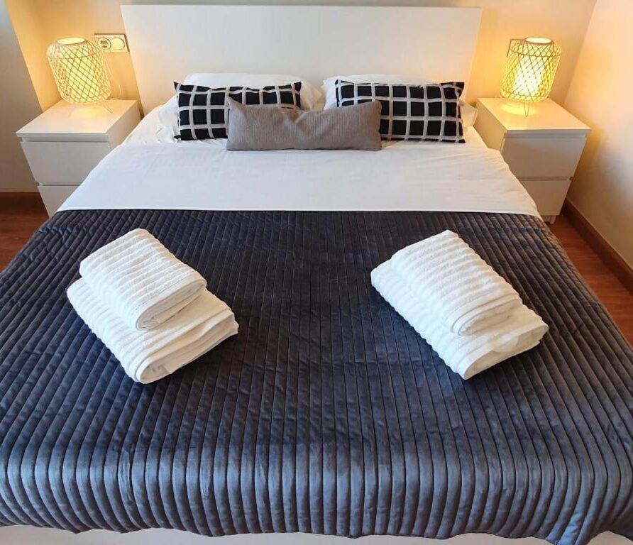 Posteľ alebo postele v izbe v ubytovaní Cosy and Modern Apartment in Fuengirola
